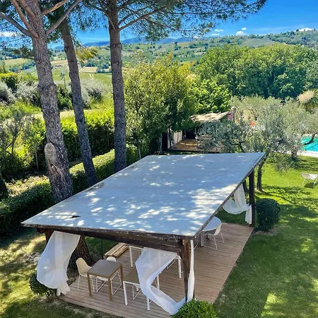 Stylish Near Bevagna And Montefalco With Sensational Views And Sleeps 14 Willa