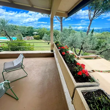Stylish Near Bevagna And Montefalco With Sensational Views And Sleeps 14 *