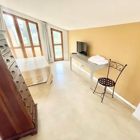 Stylish Near Bevagna And Montefalco With Sensational Views And Sleeps 14 Willa