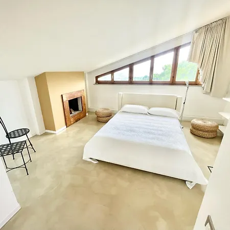 Stylish Near Bevagna And Montefalco With Sensational Views And Sleeps 14 Villa *