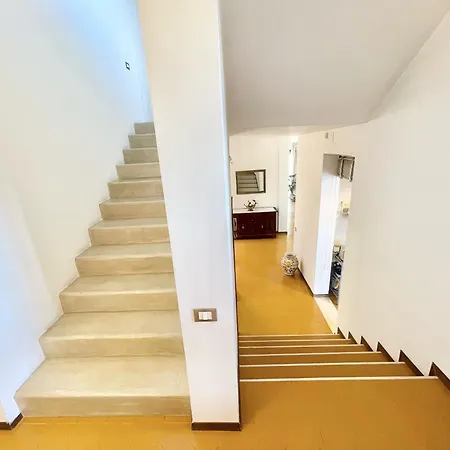 Stylish Near Bevagna And Montefalco With Sensational Views And Sleeps 14