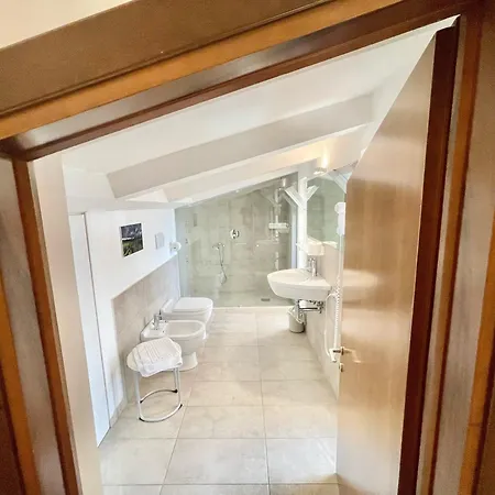 Stylish Near Bevagna And Montefalco With Sensational Views And Sleeps 14 Willa