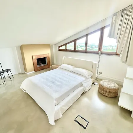 Stylish Near Bevagna And Montefalco With Sensational Views And Sleeps 14 Willa *