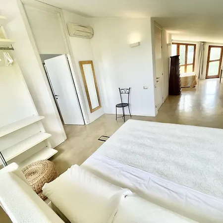 Stylish Near Bevagna And Montefalco With Sensational Views And Sleeps 14