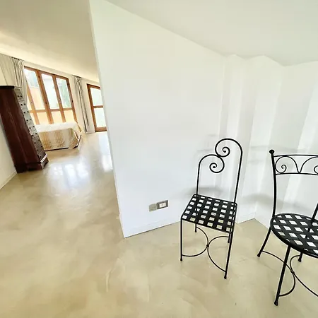Stylish Near Bevagna And Montefalco With Sensational Views And Sleeps 14 Villa *