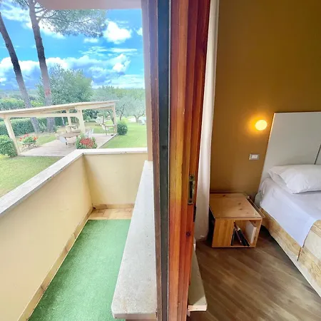 Stylish Near Bevagna And Montefalco With Sensational Views And Sleeps 14 *