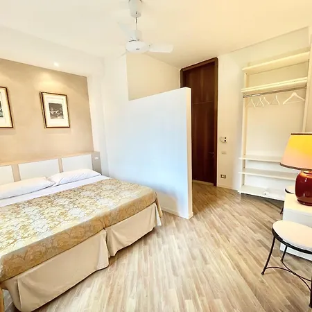 Stylish Near Bevagna And Montefalco With Sensational Views And Sleeps 14 *
