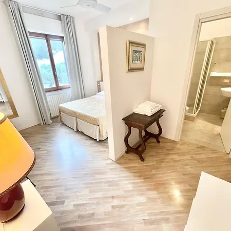 Stylish Near Bevagna And Montefalco With Sensational Views And Sleeps 14