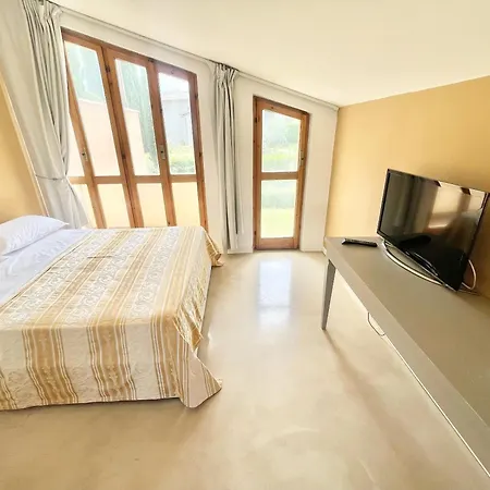 Stylish Near Bevagna And Montefalco With Sensational Views And Sleeps 14 Villa