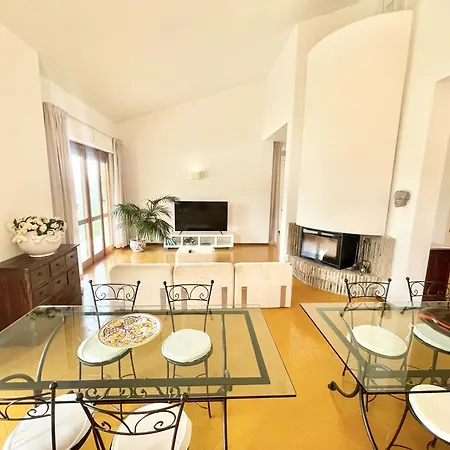 Stylish Near Bevagna And Montefalco With Sensational Views And Sleeps 14 Willa *