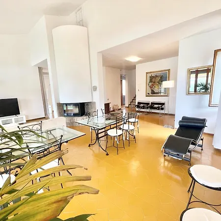 Villa Stylish Near Bevagna And Montefalco With Sensational Views And Sleeps 14 *