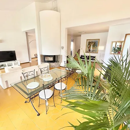 Stylish Near Bevagna And Montefalco With Sensational Views And Sleeps 14 Belvedere (Perugia)