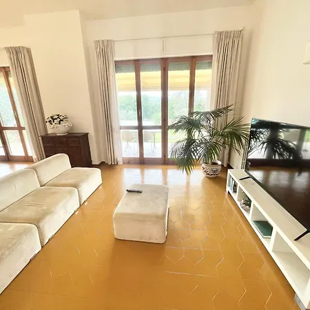 Stylish Near Bevagna And Montefalco With Sensational Views And Sleeps 14 Villa Belvedere (Perugia)