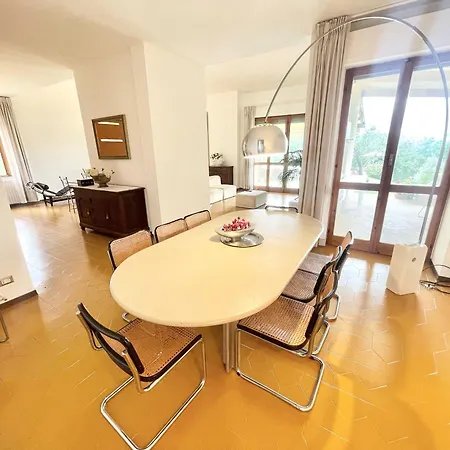Stylish Near Bevagna And Montefalco With Sensational Views And Sleeps 14 *