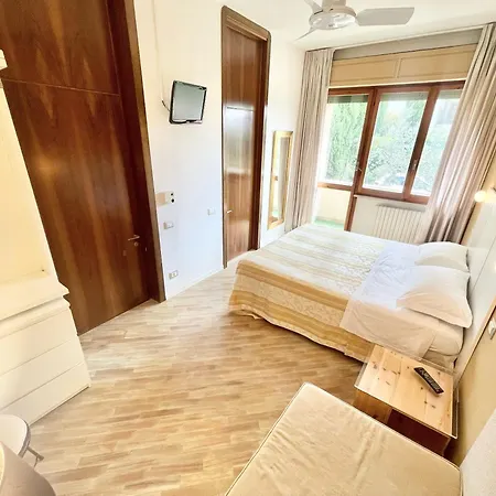 Stylish Near Bevagna And Montefalco With Sensational Views And Sleeps 14 Willa