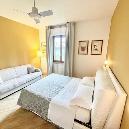 Stylish Near Bevagna And Montefalco With Sensational Views And Sleeps 14 Villa *