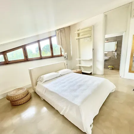 Stylish Near Bevagna And Montefalco With Sensational Views And Sleeps 14 Belvedere (Perugia)