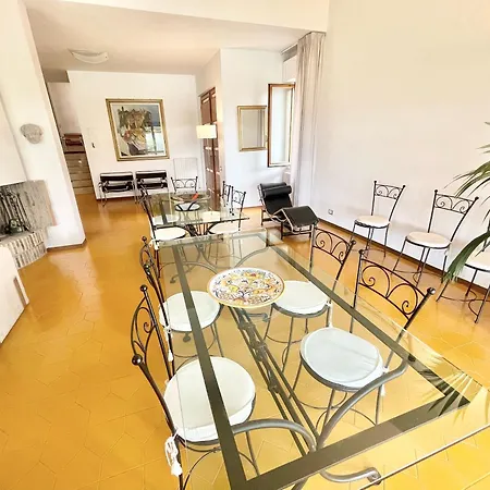 Stylish Near Bevagna And Montefalco With Sensational Views And Sleeps 14 Belvedere (Perugia)
