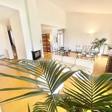 Stylish Near Bevagna And Montefalco With Sensational Views And Sleeps 14