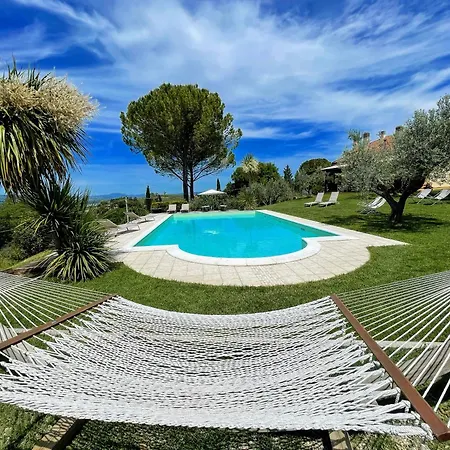 Stylish Near Bevagna And Montefalco With Sensational Views And Sleeps 14 *